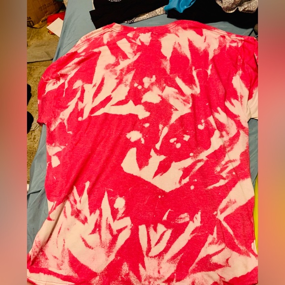Bright pink graphic bleach tee. 💕👸🏻 - Picture 3 of 3